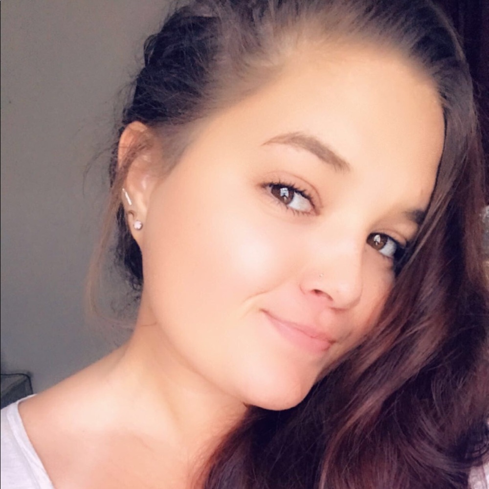 Meet your Posher, Elizabeth